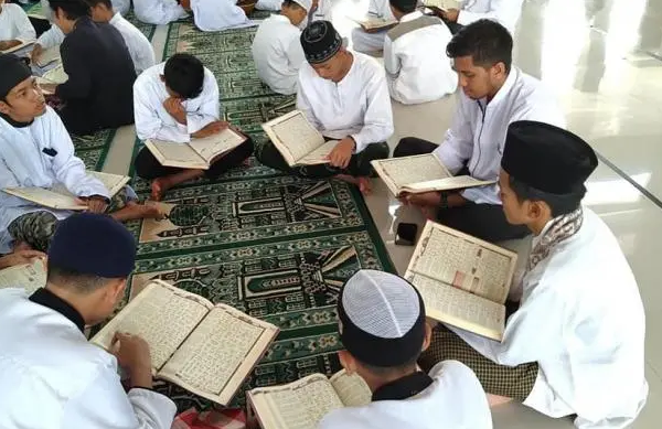 Tadarus Al-Qur’an Setiap Malam Setelah Tarawih di Masjid Darus Sa’adah